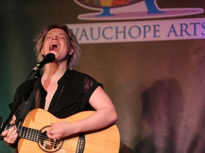 Wallis Bird at Wauchope Arts hall 2017